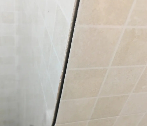 全椒瓷砖空鼓维修公司分享阳台瓷砖脱落的修复过程可以分为以下几个步骤