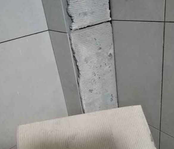 全椒瓷砖空鼓维修公司分享下厨房瓷砖脱落的补救措施。